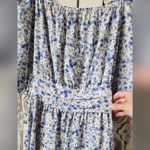 NWT! Floral tie back dress - Picture 9 of 16